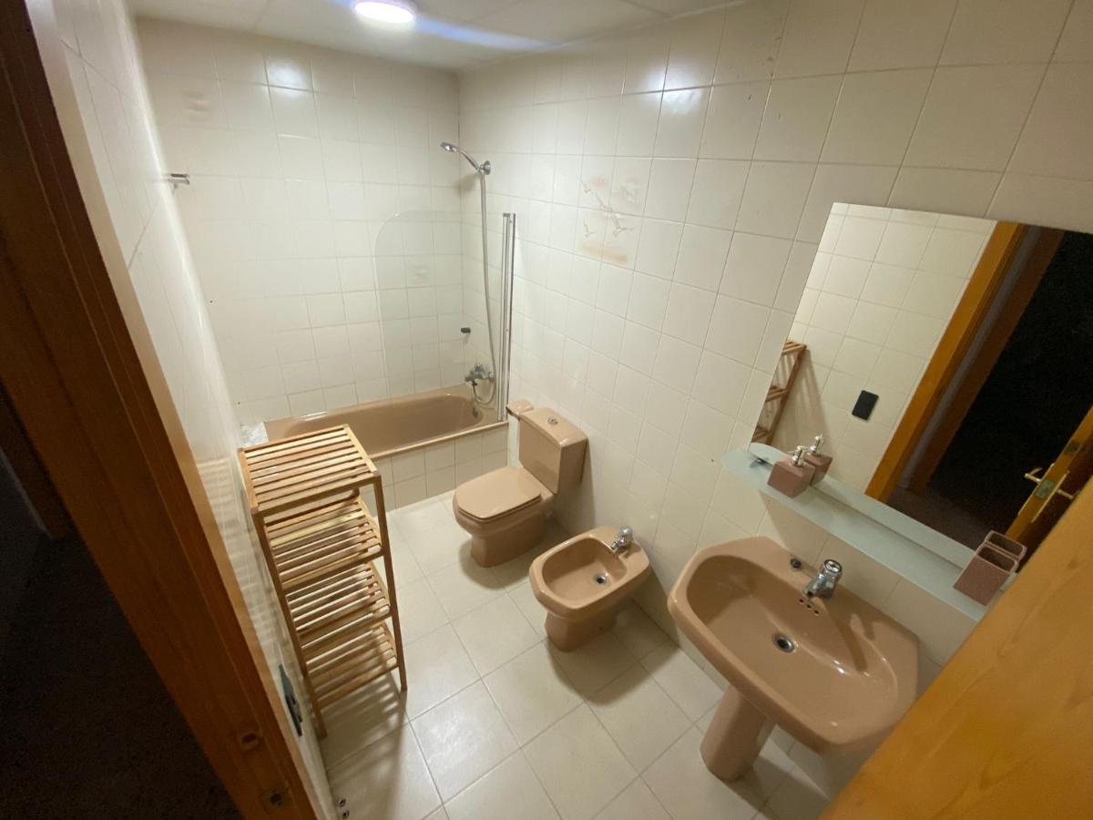 Apartamento entero con terraza en el centro de Rubí Exterior foto