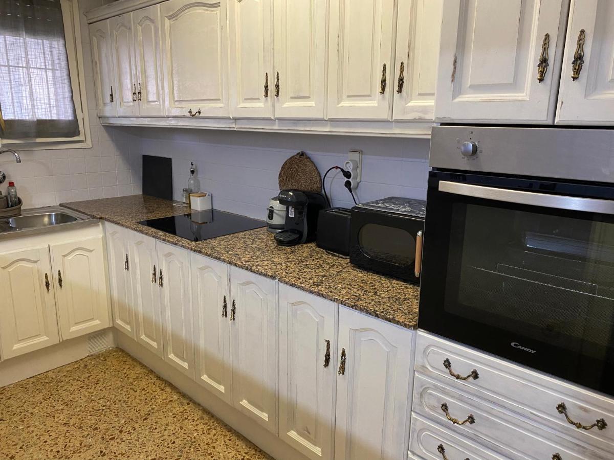 Apartamento entero con terraza en el centro de Rubí Exterior foto